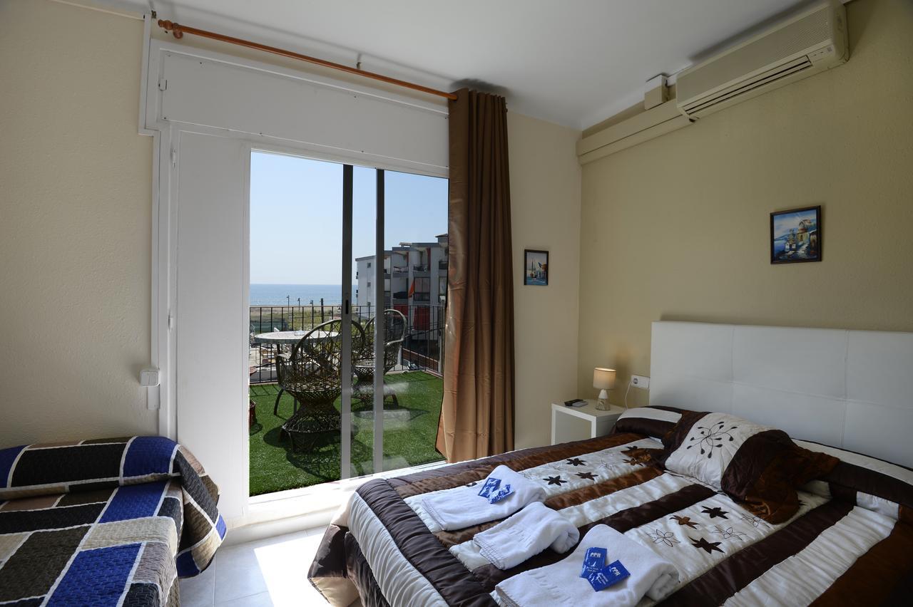 Hotel Beach Playa Castelldefels Bagian luar foto